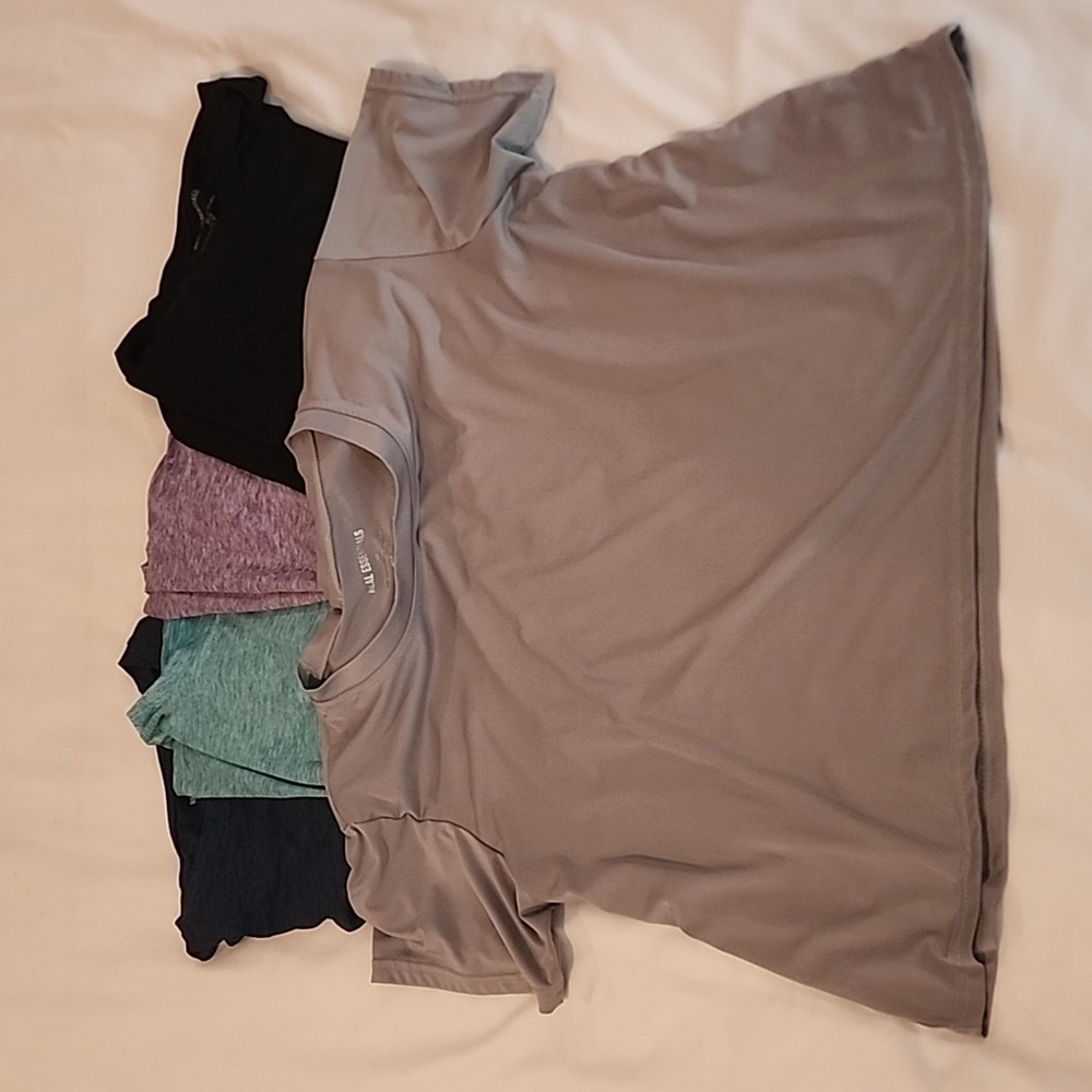 Set of 5 cropped workout tops